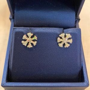 Jewelry 4 for $12 Whimsical Snowflake Design Earrings
